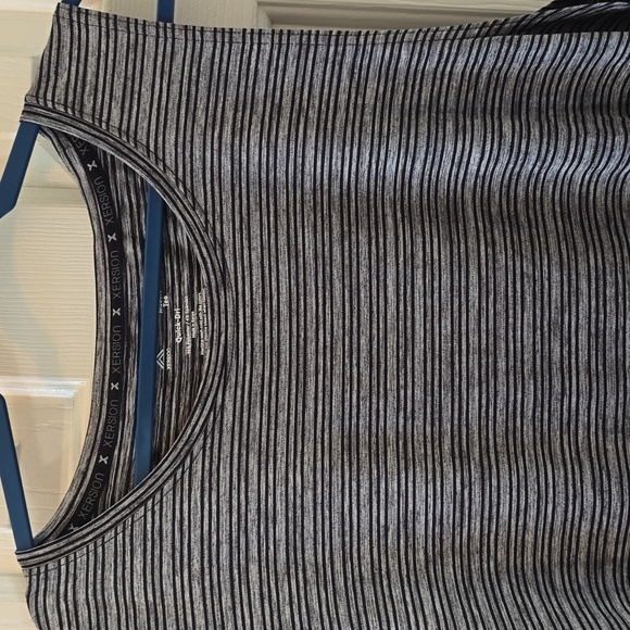 XERSION BRAND MENS BLACK AND GRAY STRIPED MUSCLE TEE SIZE XL - Picture 3 of 12